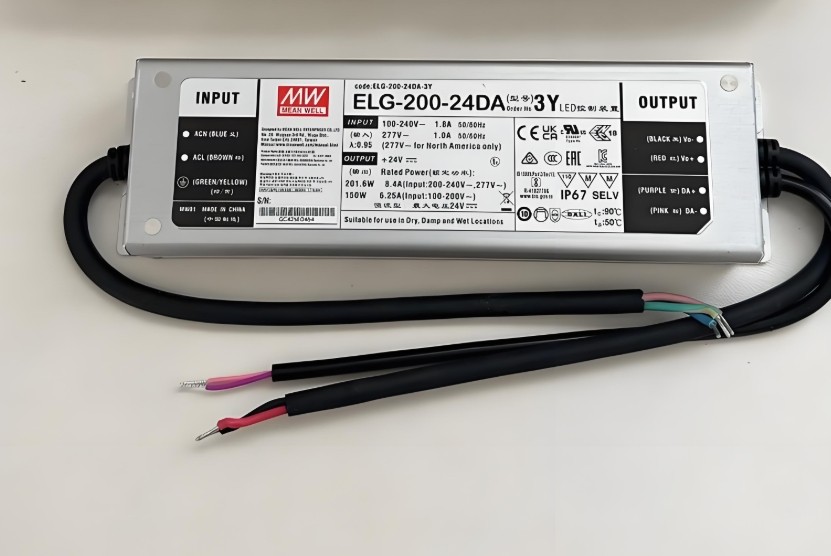 明緯固定式機(jī)殼型充電電源為設(shè)備持續(xù)充電護(hù)航